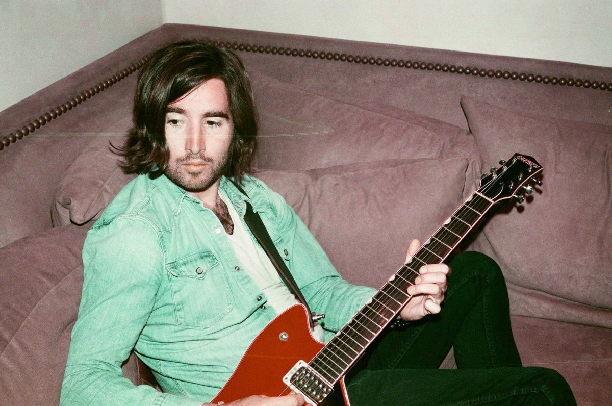 Chillin like a Christmas villain 🦹🏻‍♂️ 🎄🎅🏼🎸