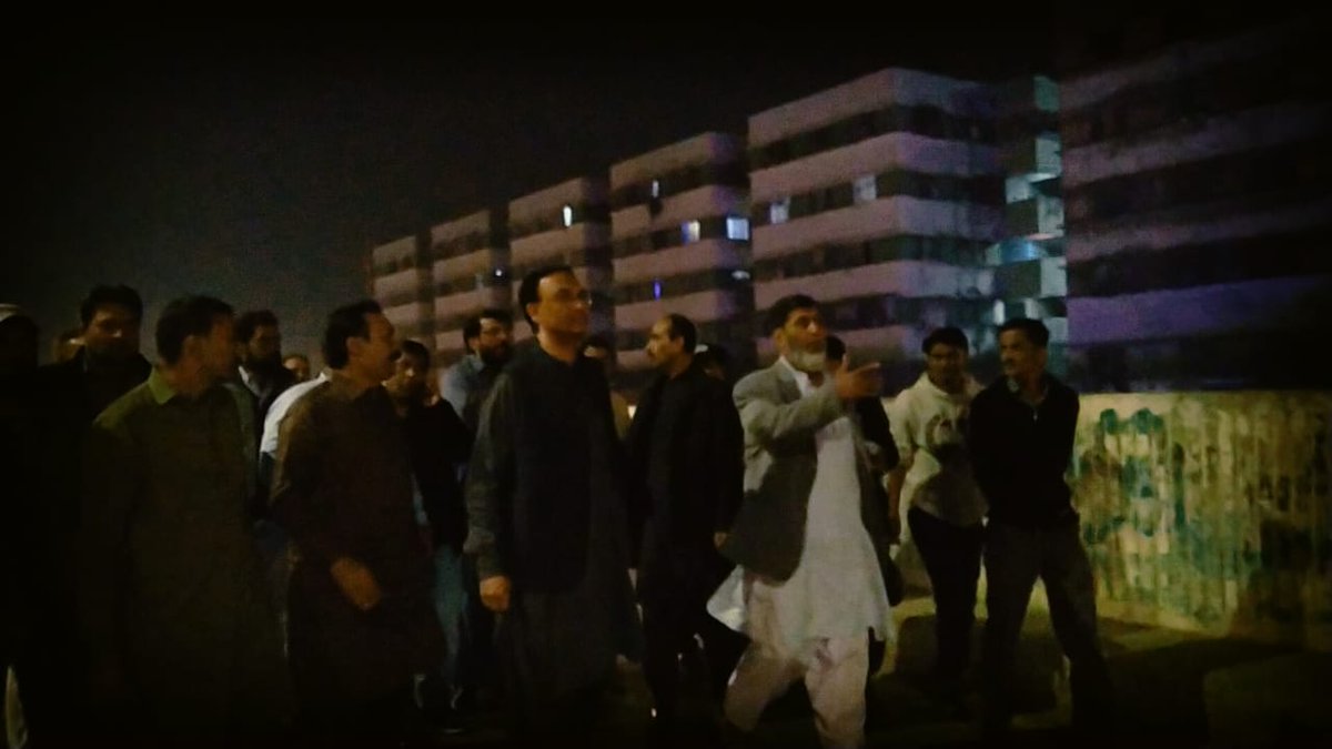 اراکینِ رابطہ کمیٹی <a href="/MQMPKOfficial/">MQM Pakistan</a> نے سی او سی انچارج، جواٸنٹ انچارج و کمیٹی کے ہمراہ 22 دسمبر بروز اتوار سابق صدر پرویز مشرف سے اظہار یکجہتی کے لیے نکالی جانے والی ریلی کے انتظامات کے حوالے سے لیاقت آباد پل کا دورہ کیا.
#MQMPakistan