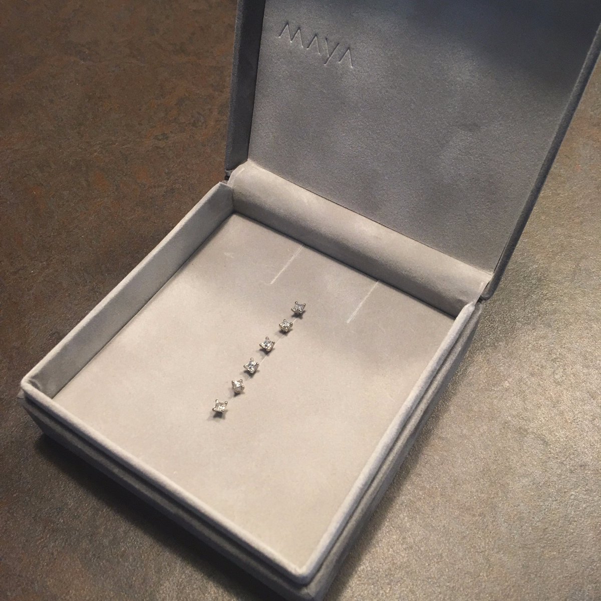 Six stud commission
.
.
.
.
#everydayjewels #everydayluxe #everydaydiamonds #earrings #diamondearrings #studearrings #diamondjewels #whitediamond #mayaselway #mayaselwayfinejewellery