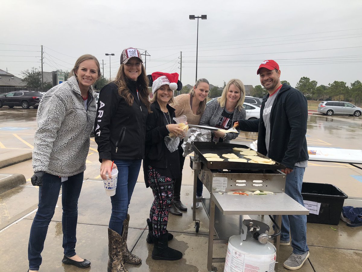 We had a Wonderful day here at SSE. Our students enjoyed the Polar Express Movie and our Teachers and Staff had “Fajitas” cooked by our Admin Team. We hope you have a wonderful and safe holiday!  #ilovesse #ChristmasCountdown