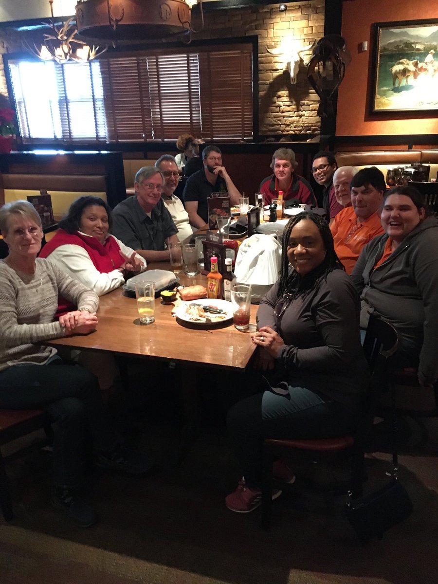 HdeshazoHeidi's tweet photo. Took my Team from 0875 out for Christmas Lunch and of course our Great Store Manager Monique we invited also to join us, I had a lot of fun and really get to know each other. Thank you Monique for coming with us https://t.co/fJCA1rQApC