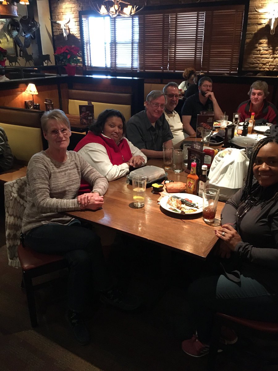 HdeshazoHeidi's tweet photo. Took my Team from 0875 out for Christmas Lunch and of course our Great Store Manager Monique we invited also to join us, I had a lot of fun and really get to know each other. Thank you Monique for coming with us https://t.co/fJCA1rQApC