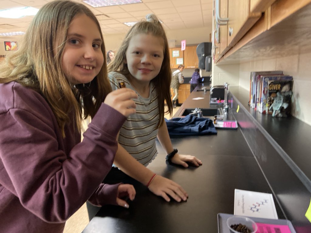 157Cgoscience's tweet photo. Today we really smelled...Is it possible that 15 different doors are all made of the same atoms? Stick around to find out. @157Cgoscience @NemethScience @RgradyE #ngss https://t.co/dVELRQGD3J