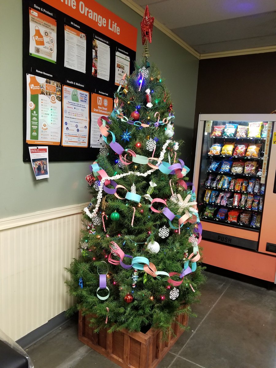 Counting down the 12 days of Christmas.  Christmas tree decorating, Tile decorating on Tuesday and Christmas potluck today! #HD4026 #ChristmasCountdown @CumminsLucas <a href="/semke_t/">Thomas Semke</a> @blkubes <a href="/SummerB_THD4026/">Summer Burton</a>