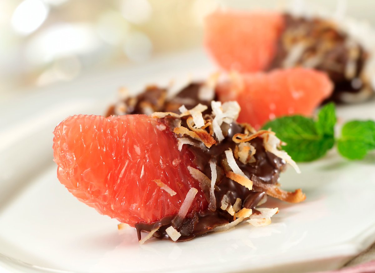 WinterSweetz's tweet photo. We're rounding out our #holidayparty countdown with dessert, of course! Chocolate and coconut dipped grapefruit are the perfect finishing touch. Make plenty because they're sure to disappear! #texasgrapefruit #holidayparty #holidayfood #partyfood 🍊🥥🍫https://t.co/NT2JGhBqvP https://t.co/pLf72fIF8d