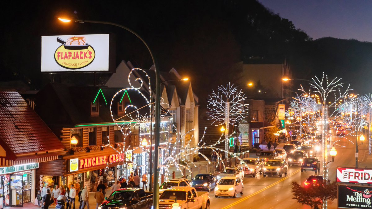 Retweet if you wish you were in Gatlinburg this holiday season. 