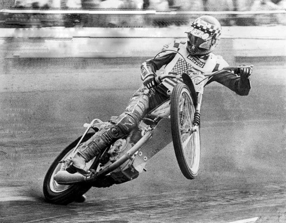 UprightSpeedway's tweet image. We're taking a quick break from the #FridayVoteOff to open door number 11 of the #UprightChristmas countdown.
I is for Intercontinental Final, 1983, and Dennis Sigalos in this iconic photo👌