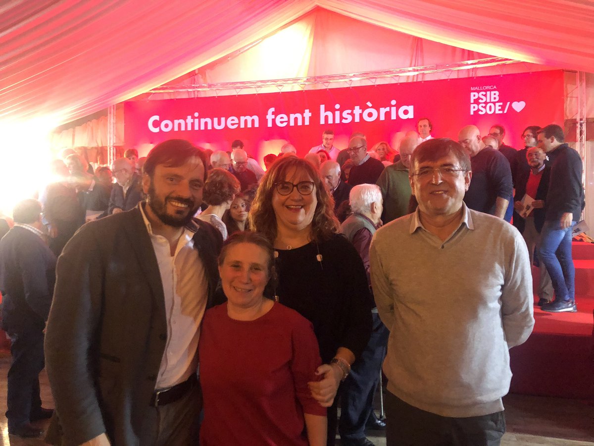 #soparnadalpsib2019 homenatge a na Miquela Dantí Sansó... l’ànima de la nostra agrupació! Enhorabona Miquela!!!! <a href="/SocialistesdMca/">PSIB-PSOE Mallorca</a> <a href="/MariaAntniaMule/">Maria Antònia Mulet</a> @xescmiralles <a href="/F_Armengol/">Francina Armengol</a> <a href="/CatalinaClader1/">Catalina Cladera i Crespí</a> <a href="/GarridoMercedes/">Mercedes Garrido</a>