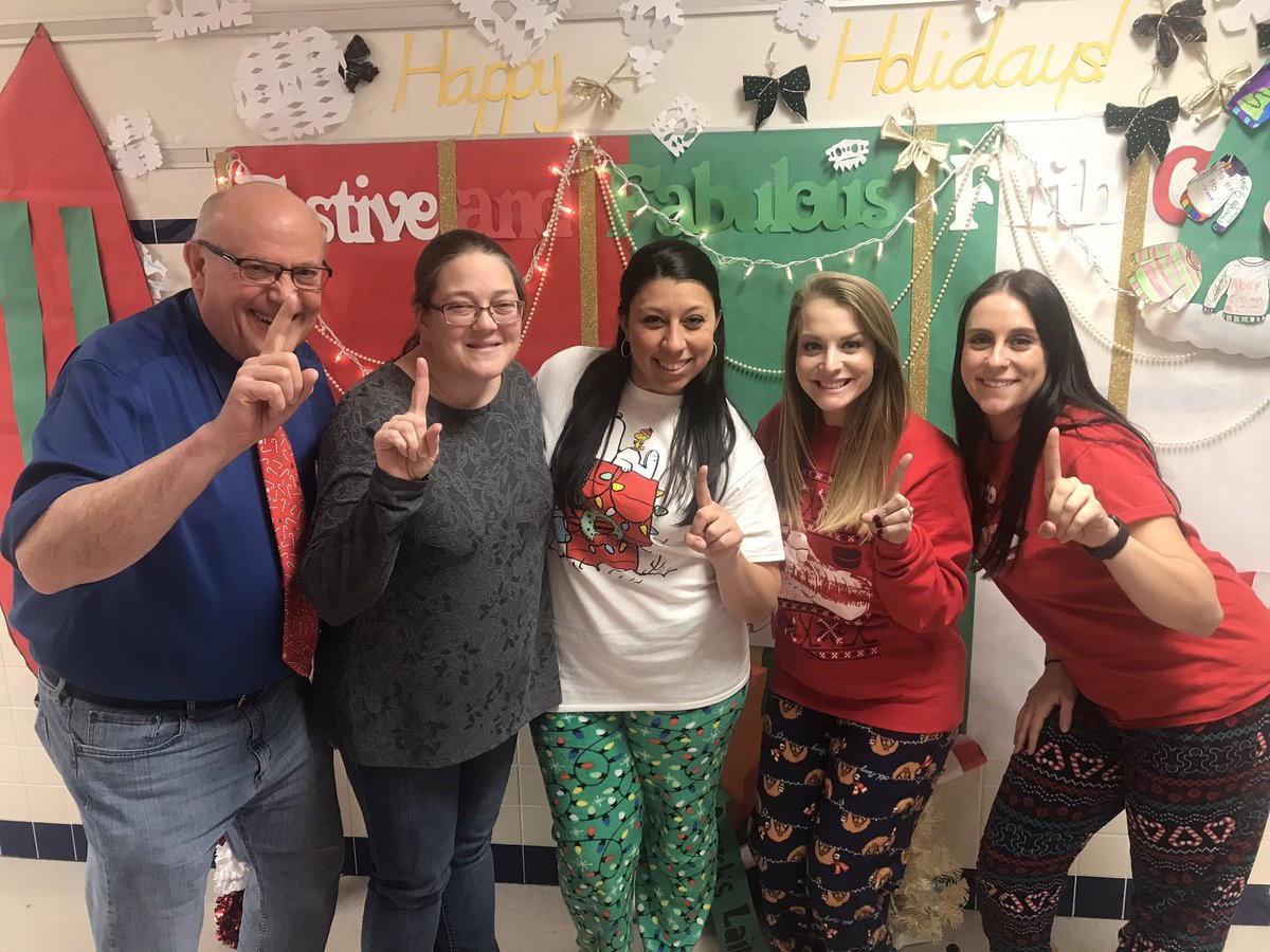 NeabscoFifth's tweet photo. We’d like to thank all of our fans for their support the last 12 days. We love you all, have a wonderful break! 🎅🏼❄️🎄⭐️
#12DaysOfStars
@NeabscoPrincip1 @blevecchi @MariaMenjivar_ https://t.co/3REATMuUYg
