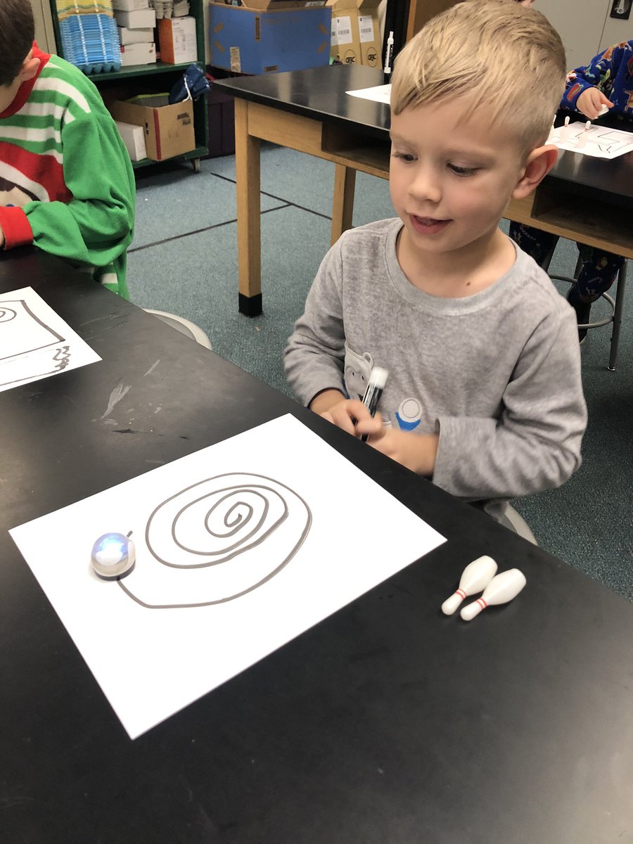 K5_STEAM_Stacy's tweet photo. 2:00 kinder class went absolutely perfect on the last day before holiday break. It warms my heart to see them so engaged and interested in the intro to @Ozobot lesson. So much fun. @TomasekPirates @RCHSPirates @PHatzl @mrsgrun4th @gianina_meli #thinkersntinkers #rcsdpirates https://t.co/lkDyheInsg