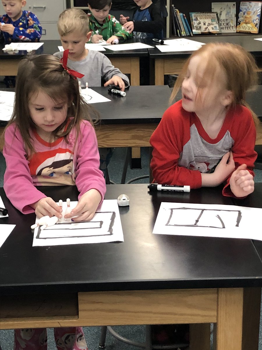 K5_STEAM_Stacy's tweet photo. 2:00 kinder class went absolutely perfect on the last day before holiday break. It warms my heart to see them so engaged and interested in the intro to @Ozobot lesson. So much fun. @TomasekPirates @RCHSPirates @PHatzl @mrsgrun4th @gianina_meli #thinkersntinkers #rcsdpirates https://t.co/lkDyheInsg