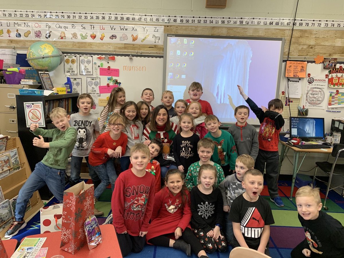 Our class had a great Christmas party today!   Great room parents and super kids!!  MERRY CHRISTMAS!!🎄🎄#WeAreChardon #munson #firstgrade