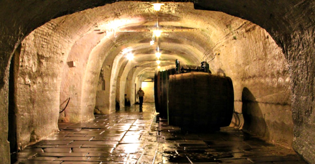 AOGeotech's tweet image. The Pilsner Brewery in the Czech Republic uses 13th-century tunnels as storage refrigerators. This is likely possible in #KC at @SubTropolis too! #DeepStorage #subsurface