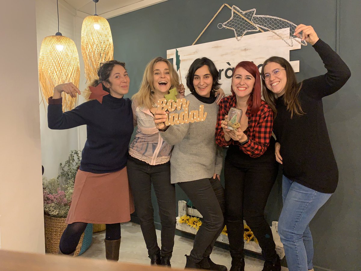 merakiasalut's tweet photo. ❄️ nadal ❄️
Gràcies per un any més de confiança! Celebrem el Nadal i l’any nou! Ens n’anem a sopar!
#merakianes #nadal https://t.co/el40URMQU1