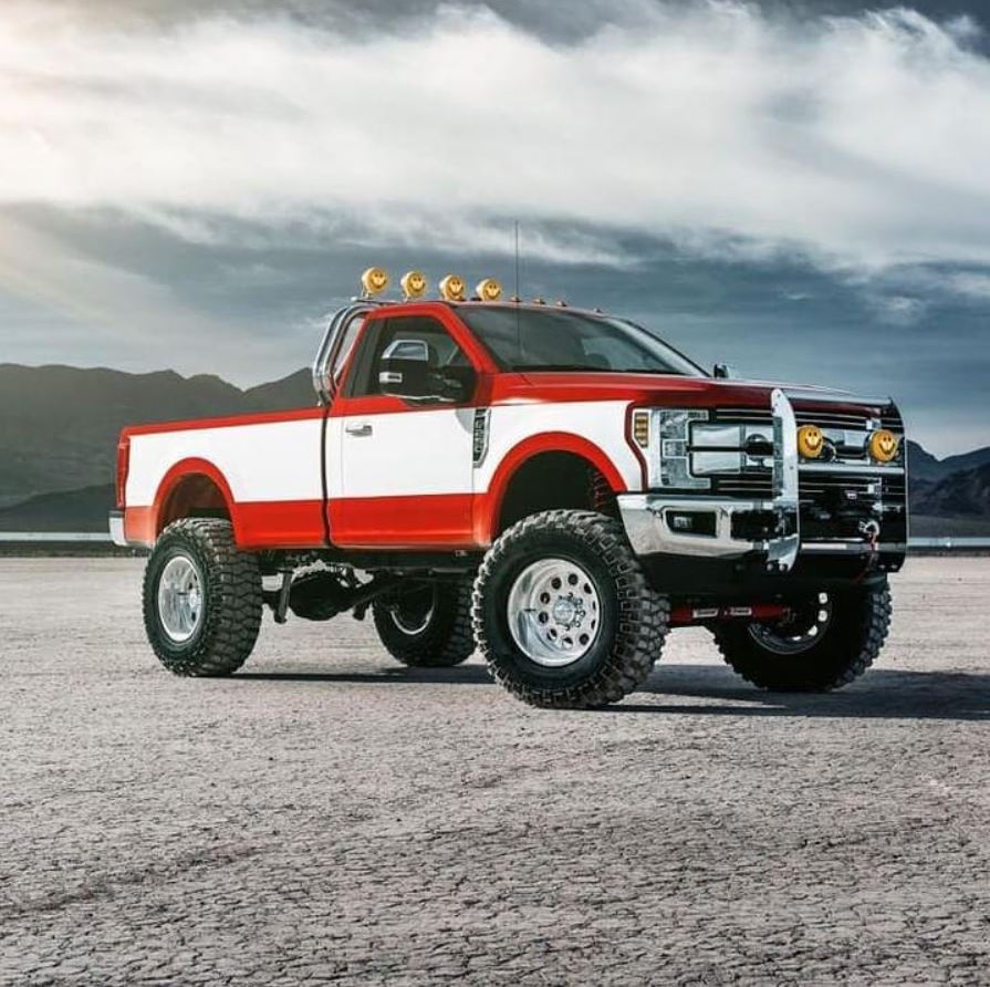 RealTruck's tweet photo. As mentioned in yesterdays post, I do agree that the single cab F250 retro paint looks much better.
#ford #f250 #retro #rancho #ranchosuspension #sema2018 #mickeythompson #kclights #fordtrucks #liftedtrucks #singlecab #classictrucks #realtruck https://t.co/Gz0zEikbG9