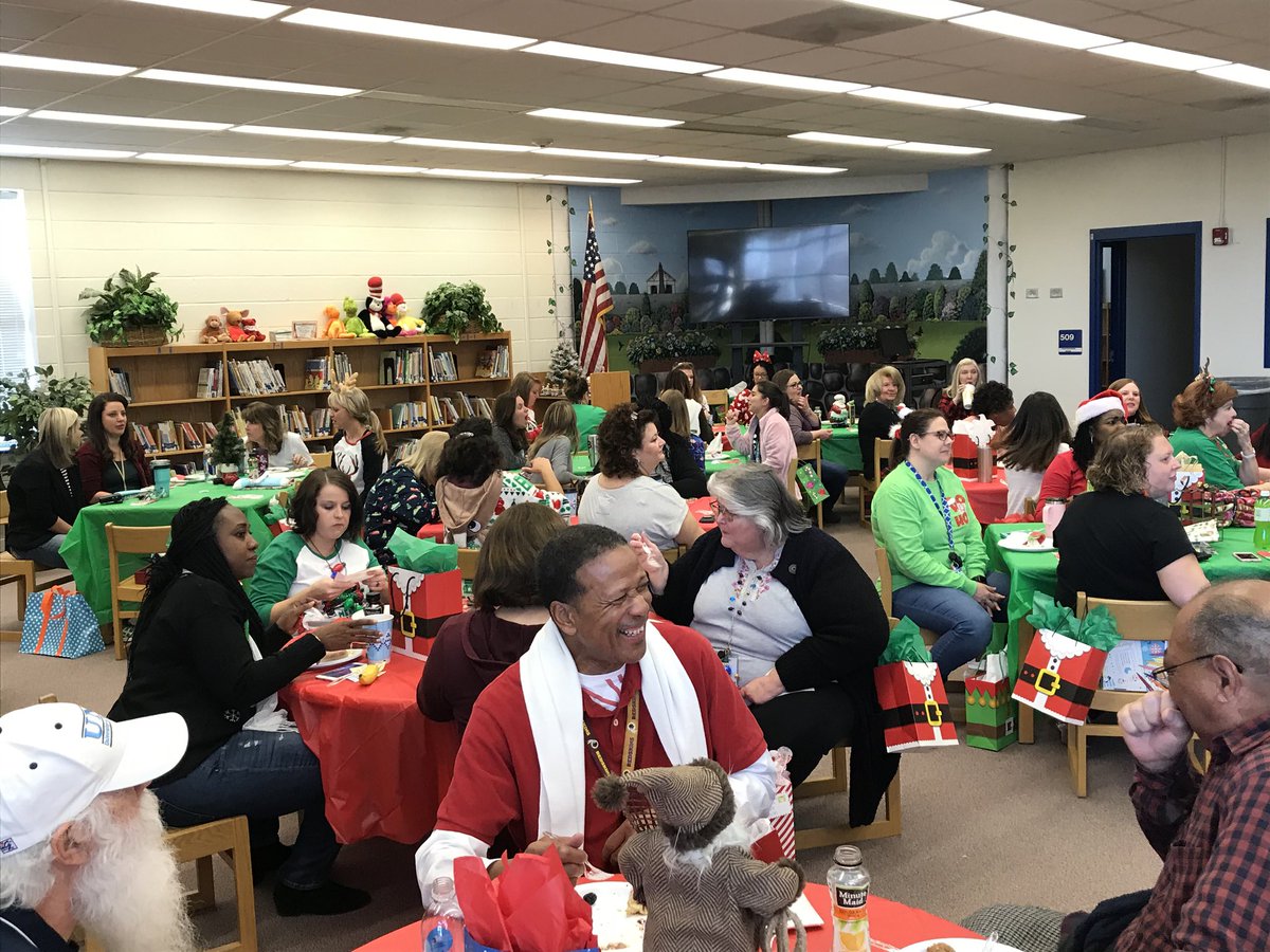 TorbenRoss2's tweet photo. We have the best PTO!!! Christmas Breakfast for the Robinson Staff!!! https://t.co/ObylmXvLj1