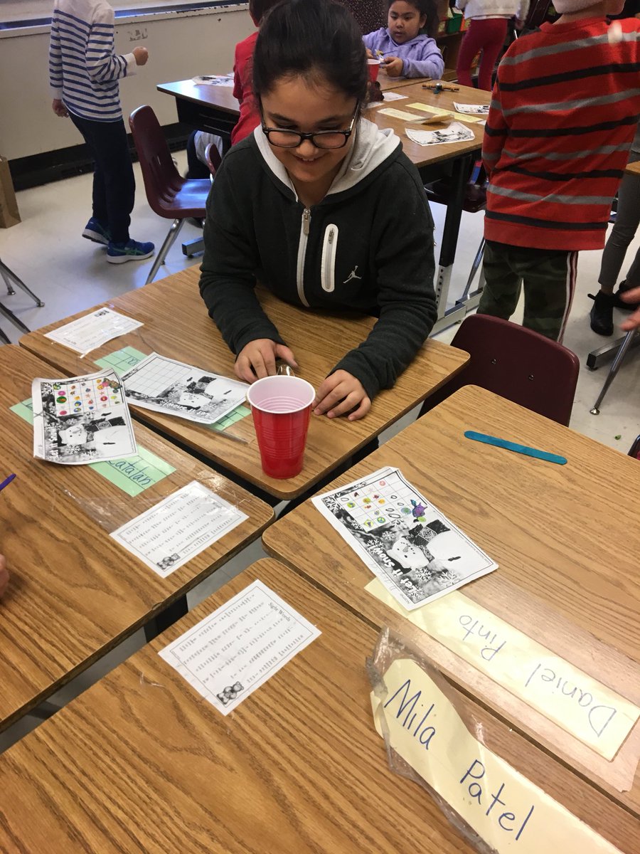 LresMonarchs's tweet photo. Snowball fight anyone? Second graders constructed marshmallow catapults. #secondgraders #creativethinker #lresmonarchs https://t.co/zdOafLietc