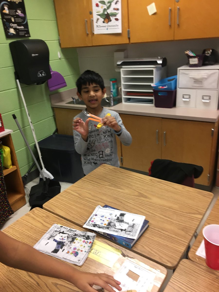 LresMonarchs's tweet photo. Snowball fight anyone? Second graders constructed marshmallow catapults. #secondgraders #creativethinker #lresmonarchs https://t.co/zdOafLietc