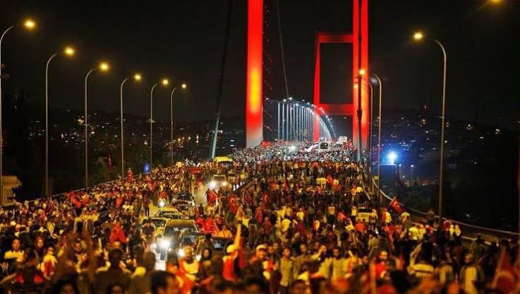 SelcukluBel's tweet photo. 15 Temmuz > 21 Aralık 

#enuzungece https://t.co/E48NbgqpyO