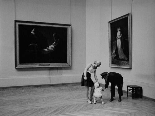 van_strael's tweet photo. #AlMuseo
#Bimbi
"Scusi, cerco il mio "Ritratto con biberon""
(Foto di Clive Limpkin - Louvre)
Via Roberto M. Mantovani https://t.co/Hm8o6YjZRQ