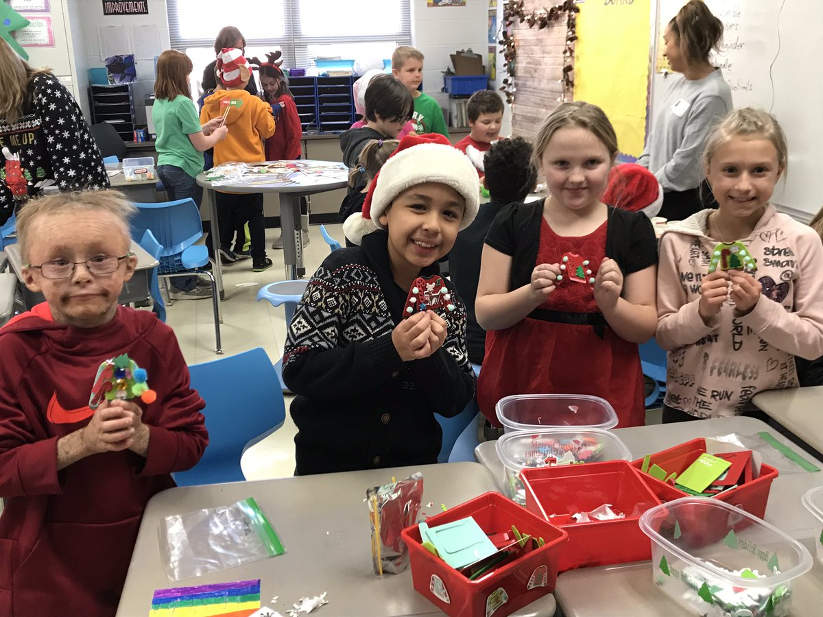 MattFreund3's tweet photo. Partying like it’s 2019! We had a detective game, photo booth, festive sweater craft, and snacks. Thanks to the parents who planned it! @VV_Voyagers #viewourstory #fourthgraderocks #enjoytheview https://t.co/Zqr8yBzNG8