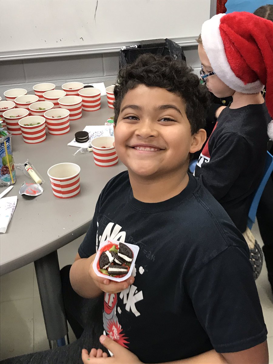 MattFreund3's tweet photo. Partying like it’s 2019! We had a detective game, photo booth, festive sweater craft, and snacks. Thanks to the parents who planned it! @VV_Voyagers #viewourstory #fourthgraderocks #enjoytheview https://t.co/Zqr8yBzNG8