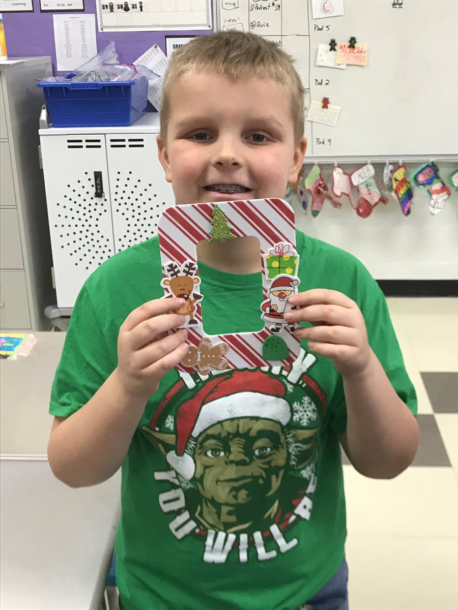MattFreund3's tweet photo. Partying like it’s 2019! We had a detective game, photo booth, festive sweater craft, and snacks. Thanks to the parents who planned it! @VV_Voyagers #viewourstory #fourthgraderocks #enjoytheview https://t.co/Zqr8yBzNG8