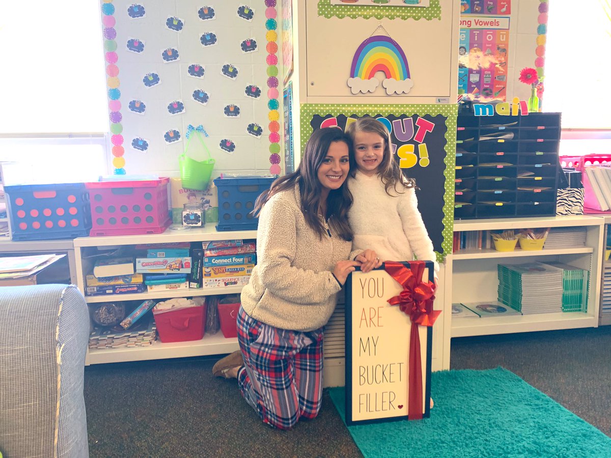 Merrell1stGrade's tweet photo. ....but you’re also mine, my sweet Hannah!! 😭💕My heart melted getting this Christmas gift today. #loveher https://t.co/1yiI1xWEw7