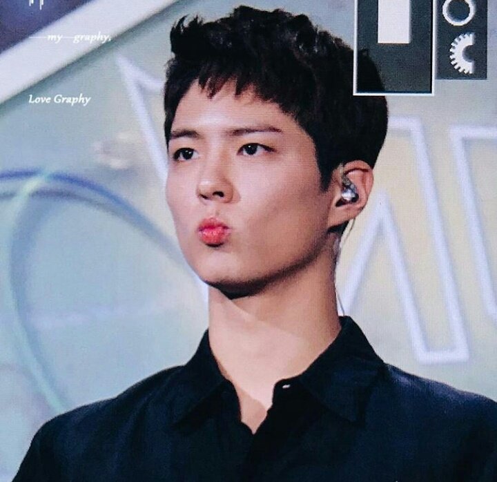 janisdeasis's tweet photo. I wonder if my mom would join my kpop craze ass? She had no qualms with kdrama and even joined me in shipping Yooj and Bogum (#boyoo). I wonder if she will be a MyDay and aboard the #Jaechu ship? I know she will like #kriesha and would warm up to #Jae too... I miss her so bad... https://t.co/diCsMO5KVA
