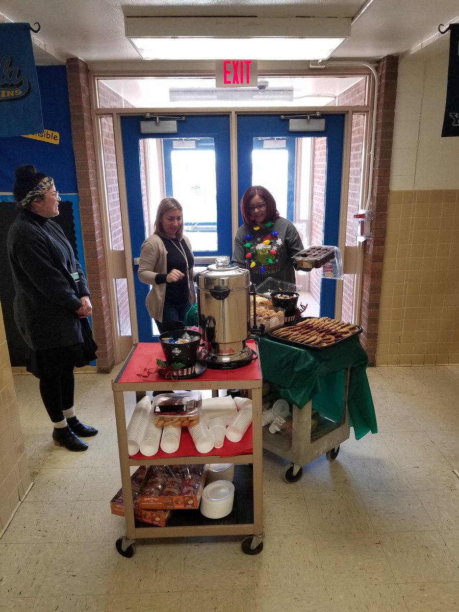 vamontan1's tweet photo. Nothing but the holiday spirit at Lee!  Way to send off the ol' year and welcome in the new! #iamEpisd #leelions https://t.co/NB0o46QsS9