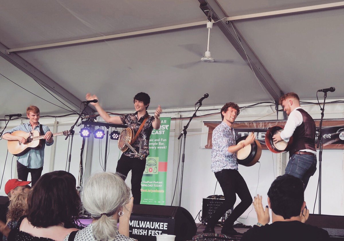 BoxingBanjo's tweet photo. Happy Friday everyone!😊
Looking forward to Christmas here at Boxing Banjo HQ!
We also have some exciting plans for 2020 which we will be sharing with you all soon!!🕺🏻
📸: Amy Strong
#boxingbanjo #christmas #milwaukeeirishfest https://t.co/9e4PC6hsXz