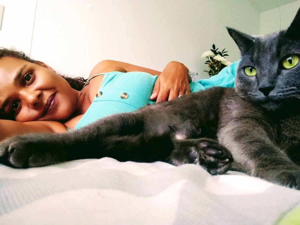 AndreaVC19's tweet photo. Retomando meu espaço na cama! https://t.co/eYYa1yGcNN