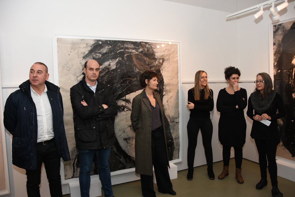 ajcassa's tweet photo. Impressionant l'exposició Monotips, de Lídia Masllorens inaugurada avui.
L'artista que ha exposat a multitud de galeries d’art de Barcelona, París, Los Angeles, Dinamarca, Osaka, Londres, Miami i Nova York...ara ho fa a #Cassà
Oberta fins al 2 de febrer!
#CassàCultura #InfoCassà https://t.co/F8c8lJIv7y