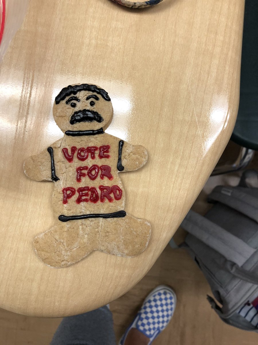 KeytonRomero's tweet photo. Finals ✅ and gingerbread Pedro https://t.co/kvC1dodchV