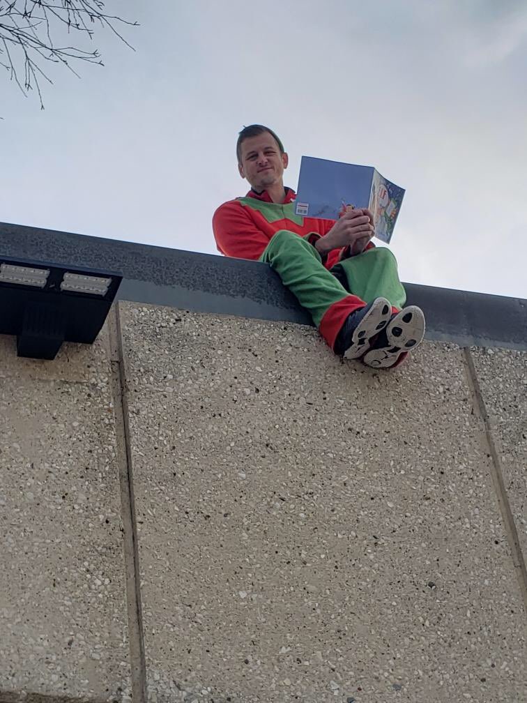 OVPantherPride's tweet photo. Mr. Horn pulls off the real life elf on a shelf! Kids were so excited! #ovpantherpride #ourhouse #vvsdproud https://t.co/VxbA72fOfT
