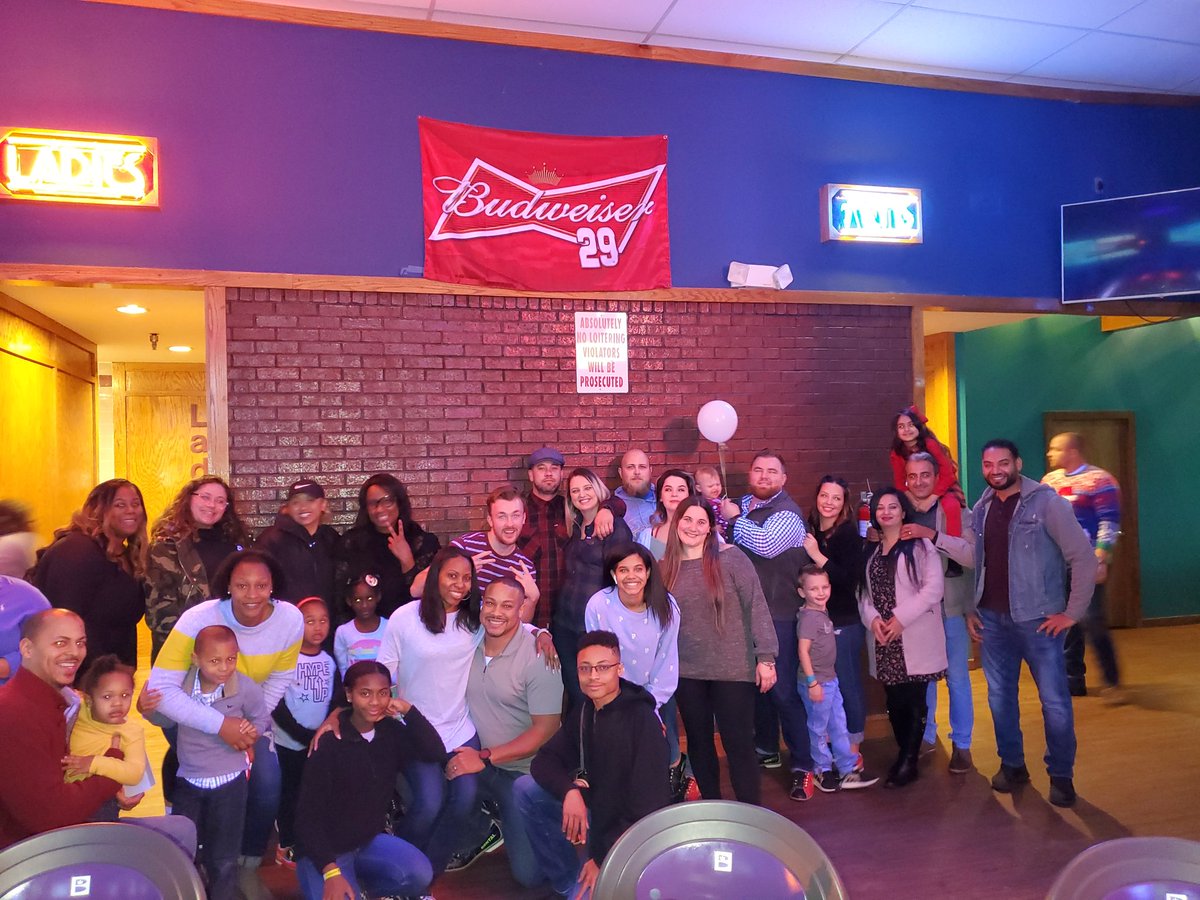 KeithDThomasII's tweet photo. @IhxOne team Christmas party with family members we had an absolute blast https://t.co/oihU5P0N45
