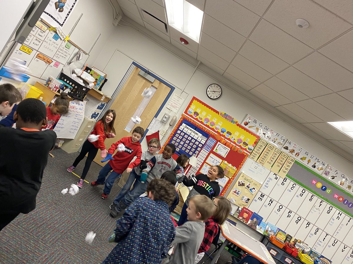 Pattifi's tweet photo. Snowball greeting for Morning Meeting!!Brrrr...❄️#BPatriotProud https://t.co/kQ1Nx8WSoc