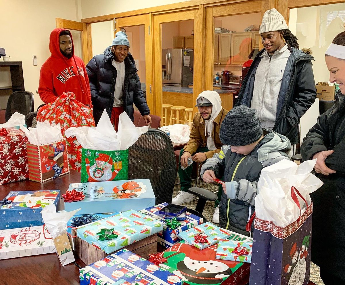 DougSmithLive's tweet photo. Today, @steelers Running Back Coach, @coachfaulk, and all of the runnings backs, blessed one of the women at @LightofLife and her son with everything they had on their Christmas wishlist. 

Watching them open their gifts brought tears to my eyes. #Grateful #SteelersNation https://t.co/GVz76e8BYE