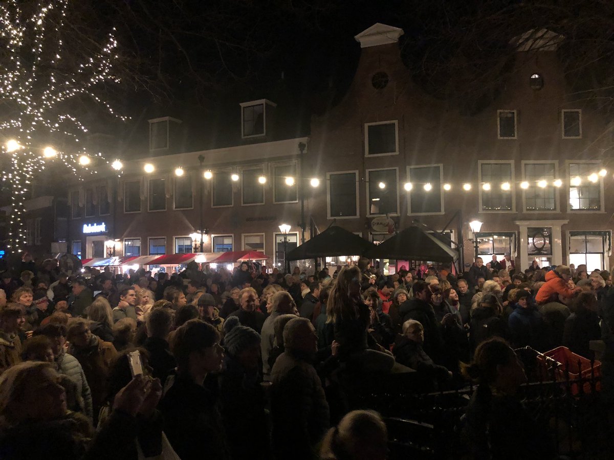 BjornLugthart's tweet photo. In @OudRijswijkWC vanavond Bruisend #Dickens feest
#topfeest @Gem_Rijswijk https://t.co/OxFNmKzn07