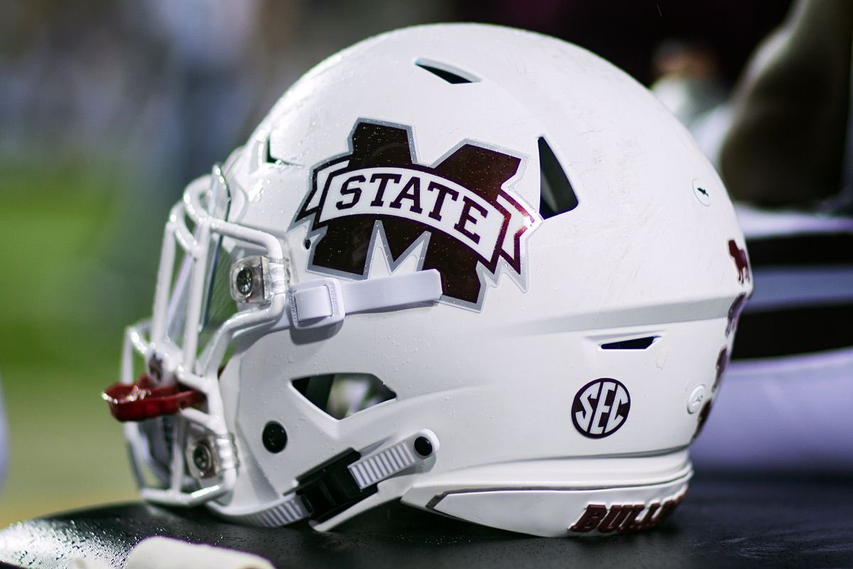 Coach_BKing's tweet photo. Blessed to have the opportunity to continue my athletic career at Mississippi State University!! #GoDawgs @HailStateFB https://t.co/Vg8tH2dcjI