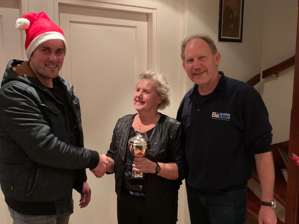 En de winnaars van het mooiste kersthuis van Oosteinde 2019 zijn de families Brinkman aan Dokter Larijweg 167 in Oosteinde.  bvoosteinde.nl/het-mooiste-ke… #oosteinde #kersthuis #bvooosteinde