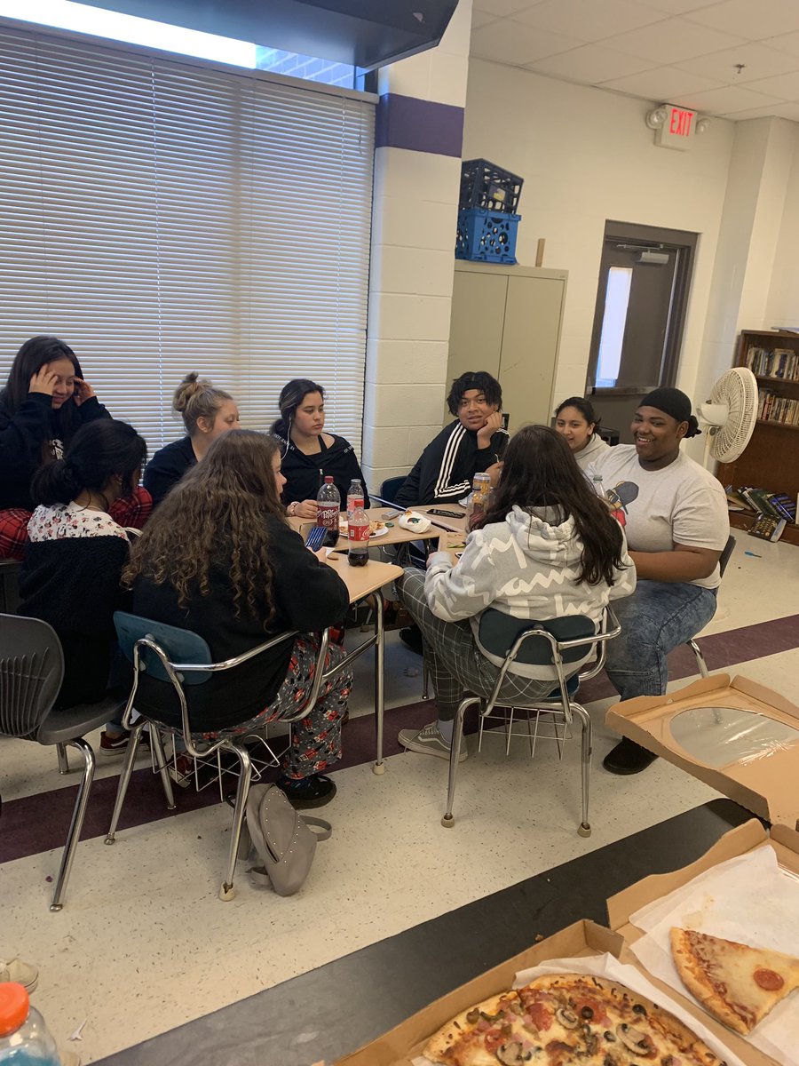Enjoying a Christmas lunch provided by Mr. Kizzie one of our Phoenix volunteers!!!@avmsKnights <a href="/avmsteamphoenix/">@AVMSteamphoenix</a> #knightlegacy