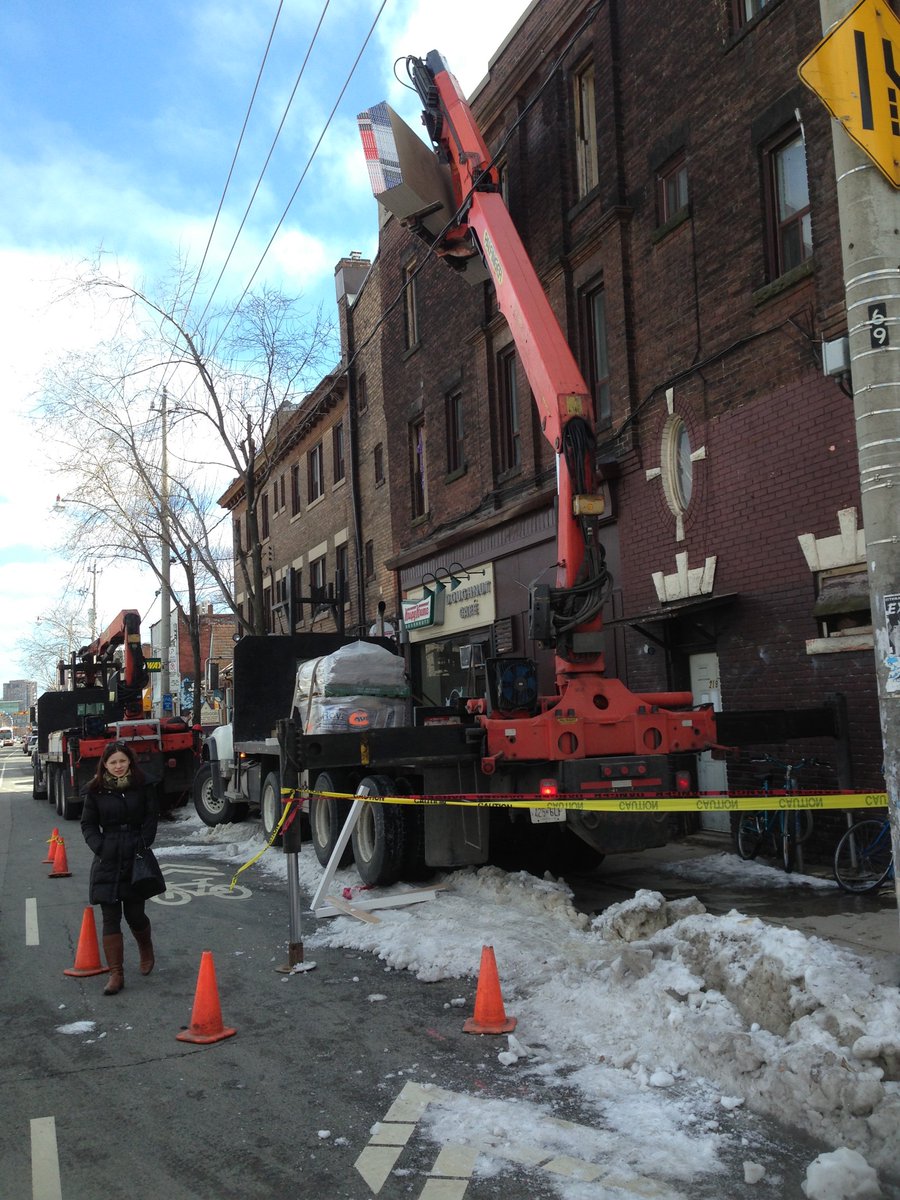 royaldrywall's tweet photo. And sometimes we gotta do this little number here. Working in the 6ix. Happy Friday everyone! #the6ix #torontodrywall #royaldrywallca #drywalllife #drywallcontractor #torontocontractor #busyworking https://t.co/keq8d6tno3