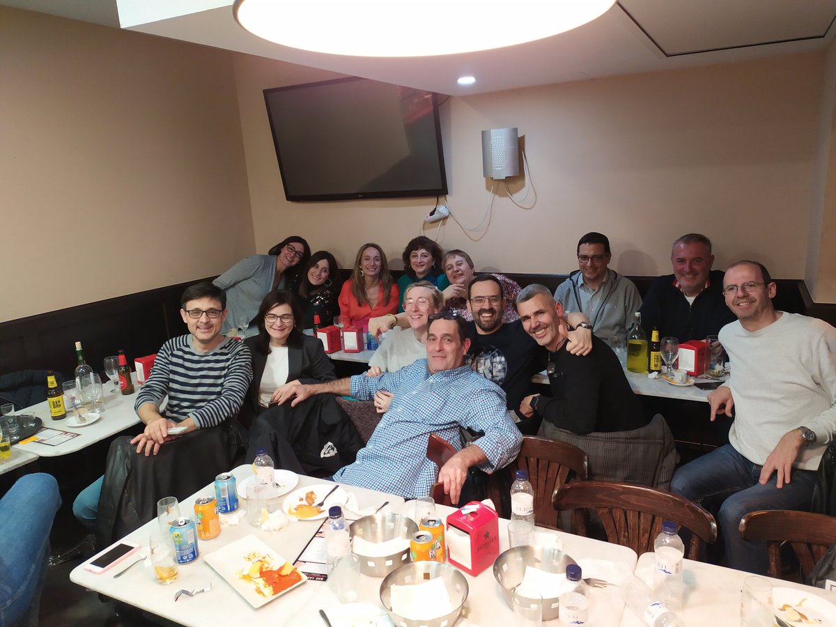 garval1975's tweet photo. Cena de Navidad de los papis y mamis #hakies @FemSantAdria .. ambiente de lujo...feliz navidad 🎅 🎅🎅 https://t.co/TVB0W5BUjR