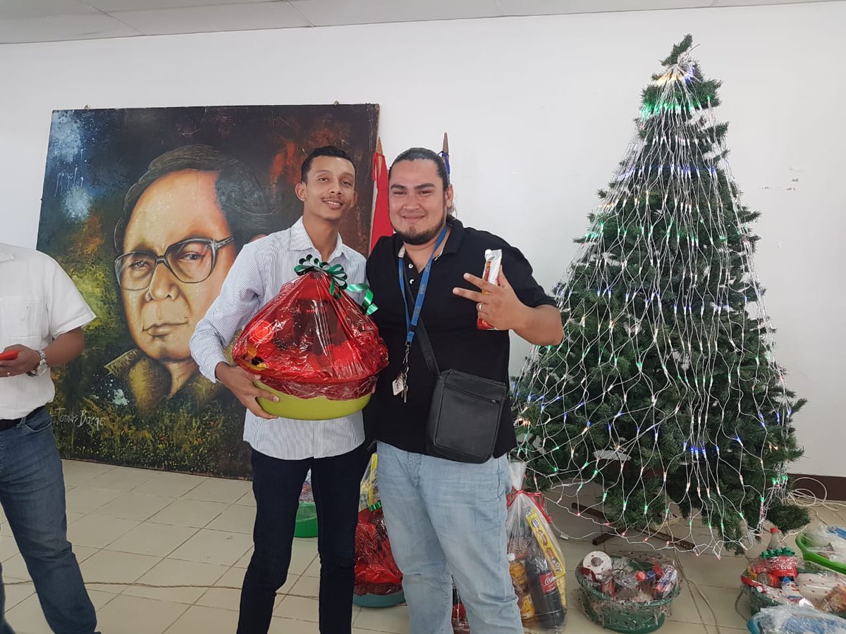 🎄🎅Nuestro buen Gobierno de Reconciliacion y Unidad Nacional realiza un convivio con mucho cariño en reconocimiento a la ardua labor de los compañeros periodistas del departamento de #Carazo, en compañia de nuestras autoridades de las 8 alcaldias.
Les deseamos una feliz Navidad
