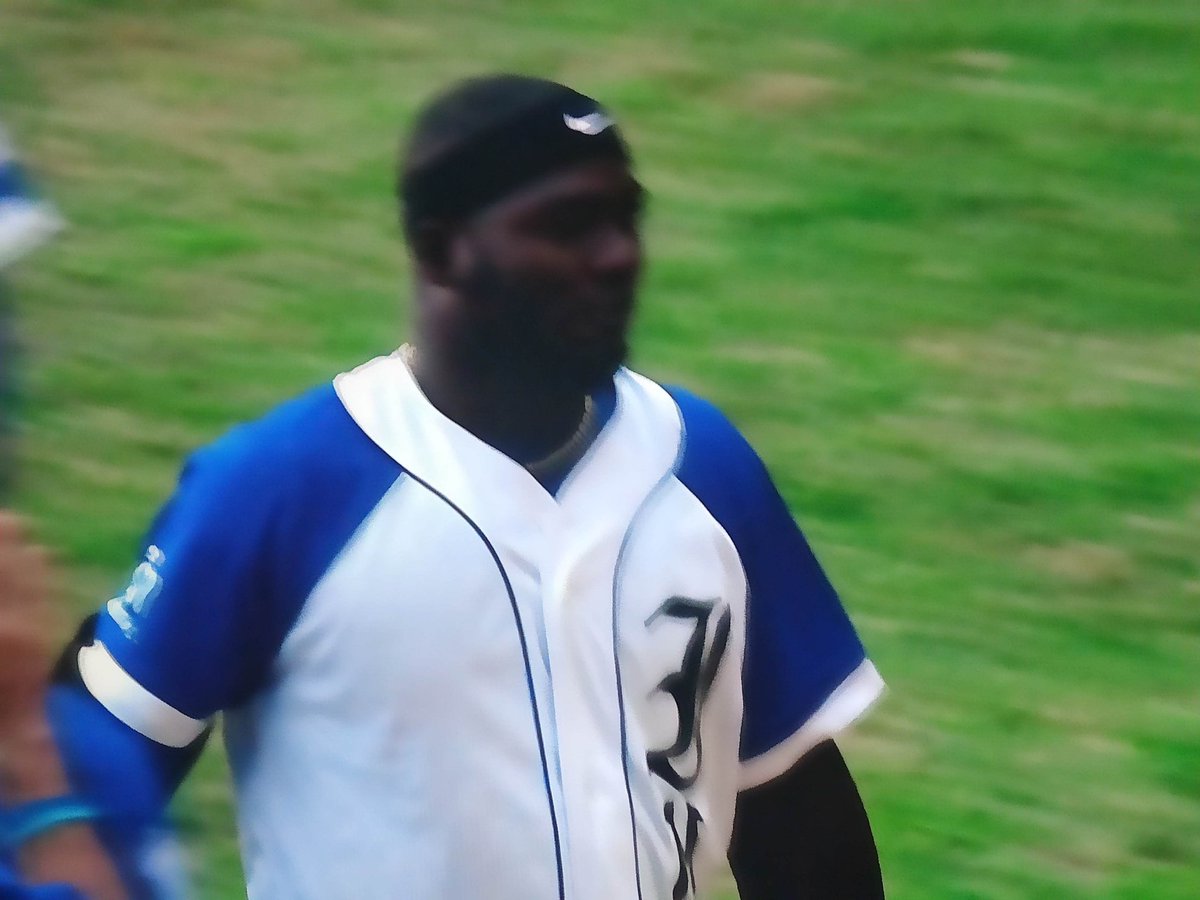 LeonesdeIND's tweet photo. Con espectacular Jonrón de Stayler #Hernandez #15, #Industriales deja al campo en el 8vo inning a @AvispasSantiago eliminando a #Cienfuegos y prácticamente asegurando su clasificación en los #Playaoff de #BeisbolCubano #IndustrialesCampeon #SoyIndustrialista https://t.co/sZVklr7Af7