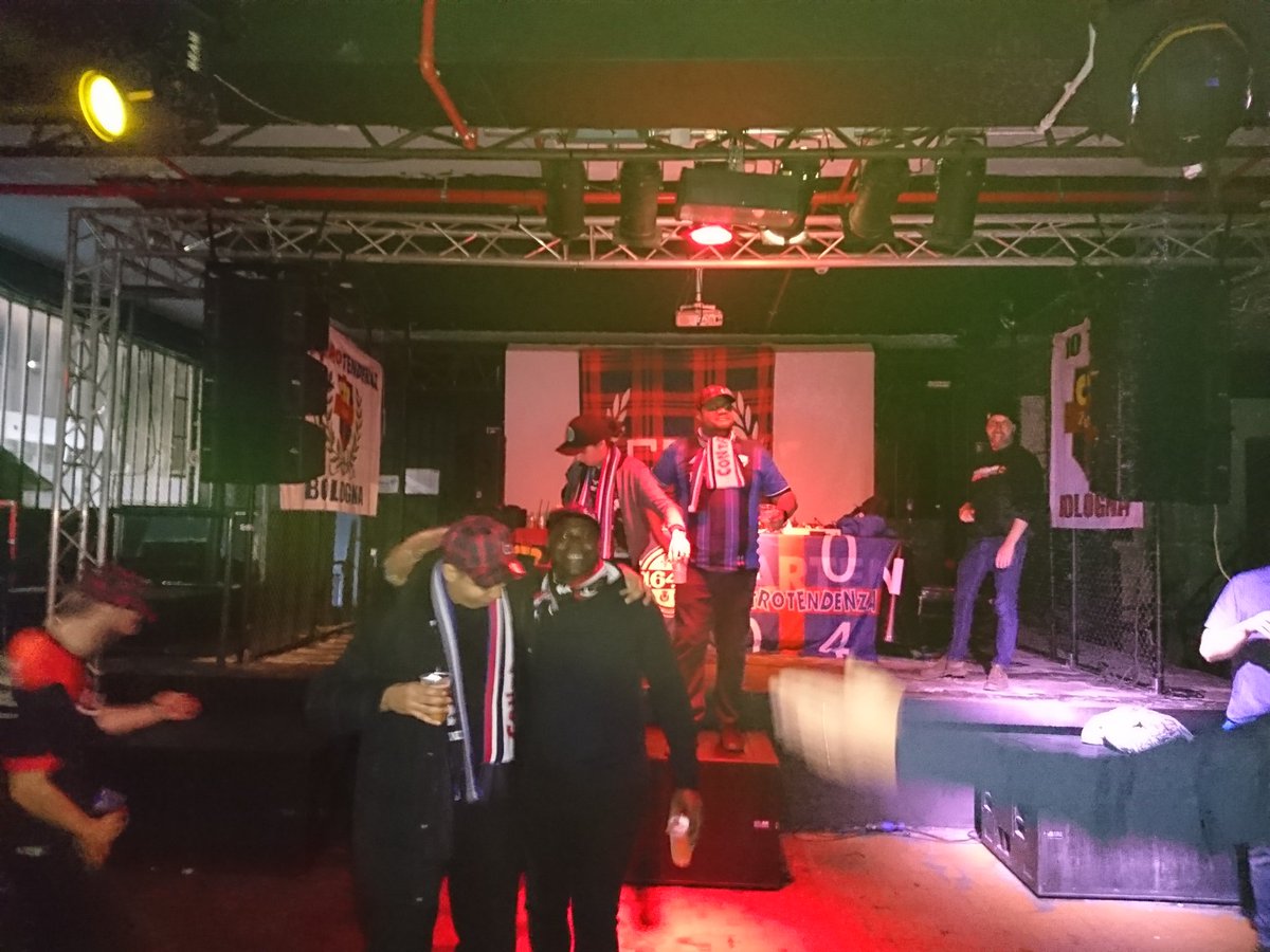 CTB2004's tweet photo. Festa #CTB2004
Renards on stage!
@1642Montreal
#15anniControtendenza https://t.co/QONEbZdVgw