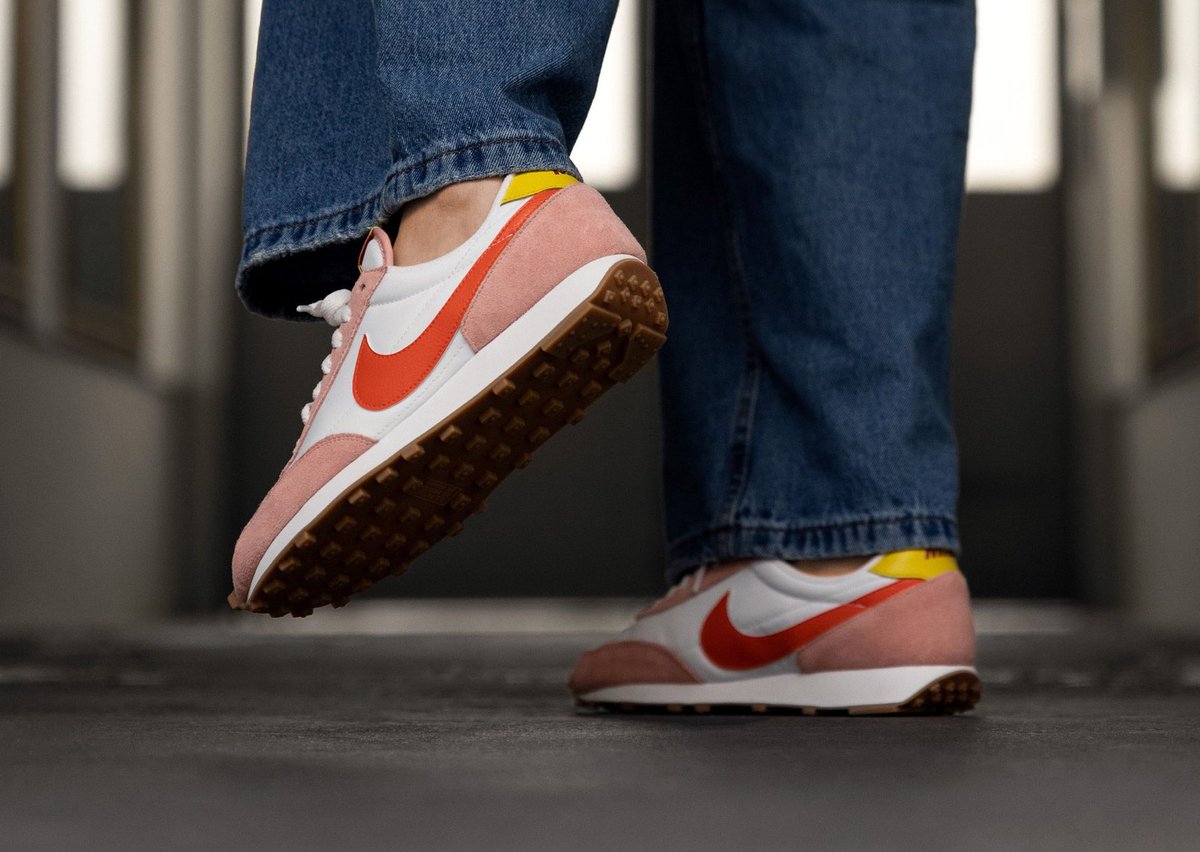 nike daybreak coral stardust uk