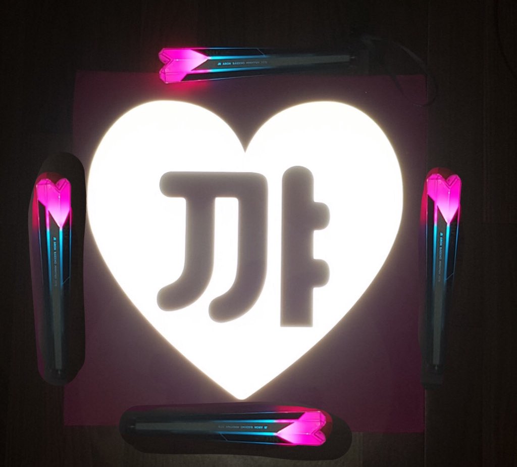 🚨 긴급 “꺄” RT 이벤트 🚨

러브님들 그 동안 많이 답답하셨죠?
그 답답함 저희 “꺄”건이 풀어드립니다.

+ 핵인싸도 가능

- 본 게시물 리트윗시 추첨을 통해 슬로건 SET(슬로건 + 떡메)를 1분께 드립니다.
(국내 한정)