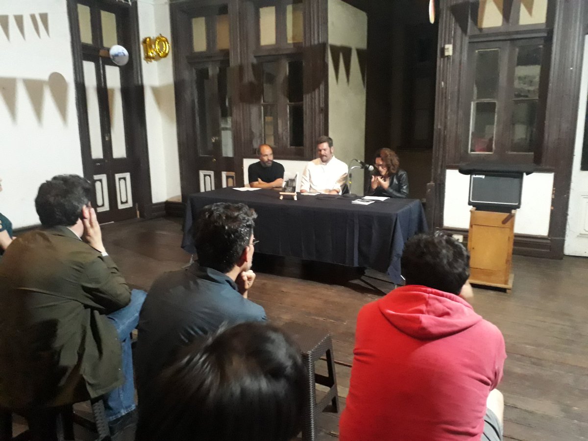 komorebiedicion's tweet photo. Les dejamos aquí algunas postales de las 2 últimas estaciones de la gira de ⚡Exterminio⚡ de Juan Manuel Silva Barandica en Santiago y Valparaíso.
Muchas gracias a todxs por sortear los obstáculos y estar ahí.
Estamos exterminados, pero felices
#KomorebiEdiciones #Exterminio https://t.co/SigXkahy9C